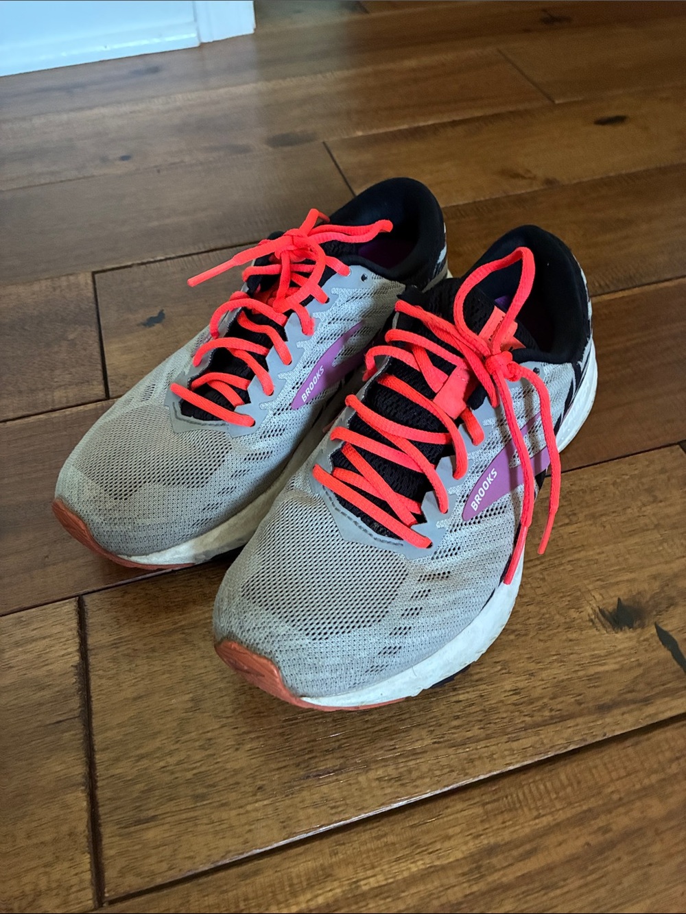 Brooks Launch 6 Women's Running Shoes in Gray with Bright Coral Laces